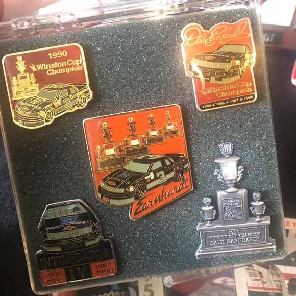 NASCAR Dale Earnhardt # 3 memorabilia plaque, die cast cars,  pins, keychain.. - Picture 4 of 10